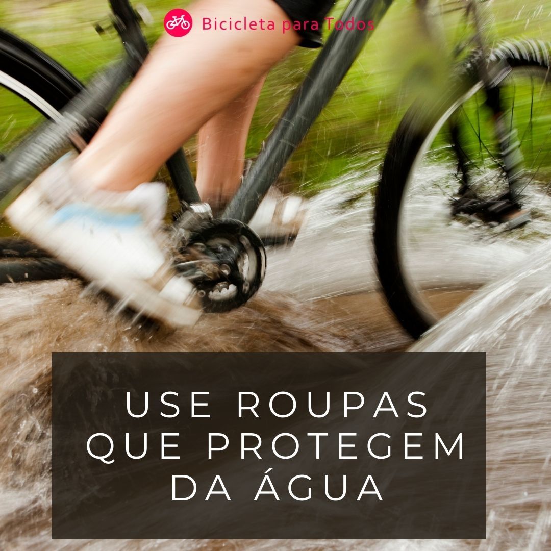 foto de ciclista passando na água com titulo use roupas que protegem da água